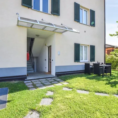 Angenehme Mit Garten Und Pool By Interhome דירה