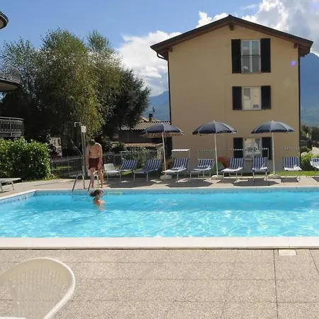 Angenehme Mit Garten Und Pool By Interhome דירה